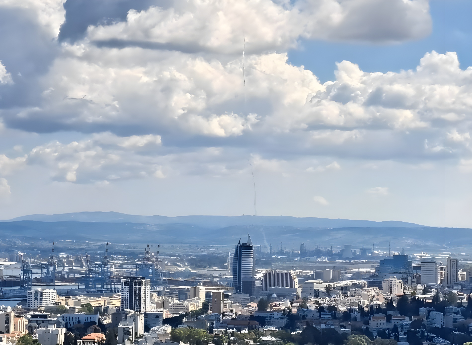 İran, “Hayber Şiken” füzesiyle İsrail’i vurdu: Tel Aviv, Hayfa ve Batı Kudüs hedef alındı