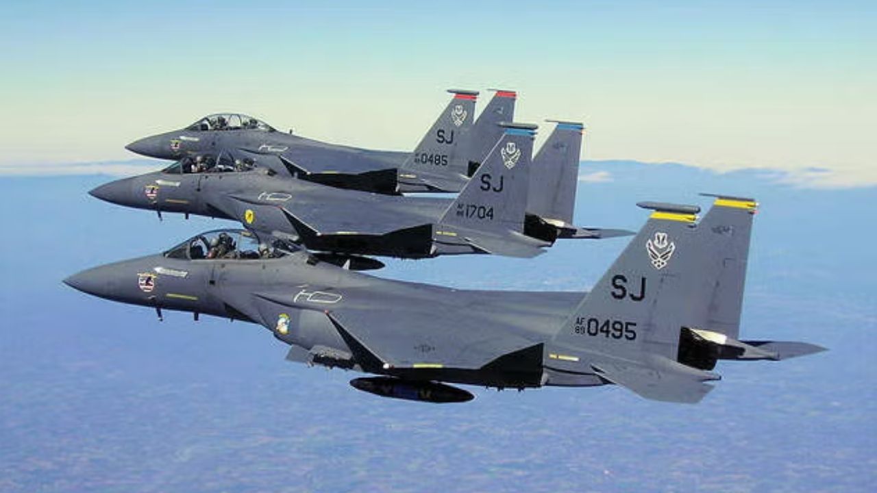ABD’nin üç F-15 savaş uçağı düştü: Kuveyt tarafından “yanlışlıkla” vuruldu