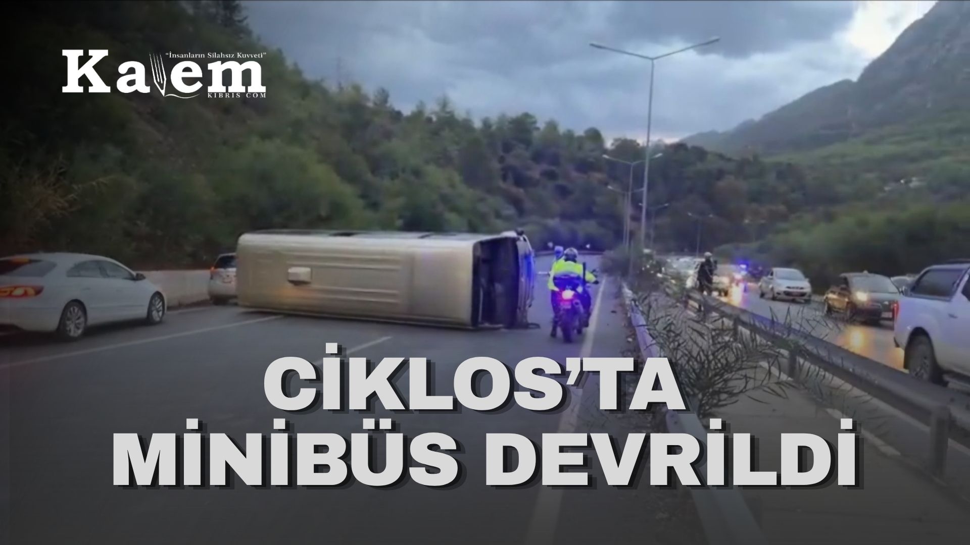 Ciklos’ta korkutan kaza: Minibüs devrildi